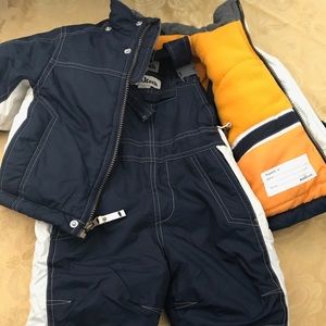 Oshkosh Snow suit-like new